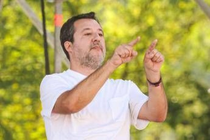 Carburanti, Salvini: "Il costo non calerà a breve, quindi o ti rassegni o ti attrezzi" Carburanti, Salvini: "Il costo non calerà a breve, quindi o ti rassegni o ti attrezzi"