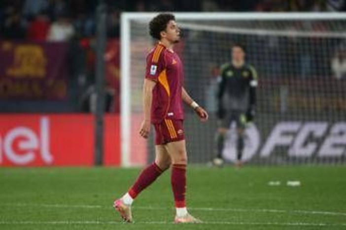 Rapina in casa del calciatore della Roma El Aynaoui, famiglia chiusa in camera da 6 persone armate