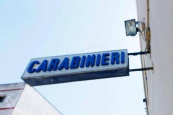 Donna colpita con una padella mentre teneva in braccio il figlioletto, arrestato ex compagno Donna colpita con una padella mentre teneva in braccio il figlioletto, arrestato ex compagno