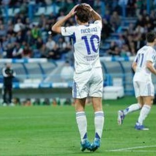 Genoa-Como, problema all'occhio e sostituzione per Nico Paz: cos'è successo a Marassi