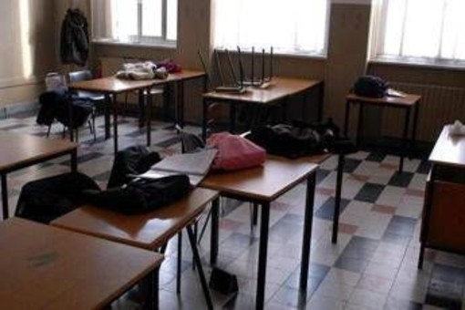 Violenza contro i prof da Roma a Lamezia Terme, la psicologa: "Alto rischio di emulazione" Violenza contro i prof da Roma a Lamezia Terme, la psicologa: "Alto rischio di emulazione"