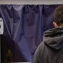Sondaggio politico: Fratelli d'Italia in calo, Pd sale, cresce l'astensione