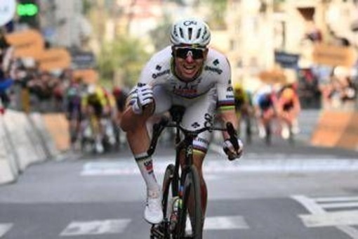 Milano-Sanremo, trionfa Pogacar: primo successo nella Classicissima Milano-Sanremo, trionfa Pogacar: primo successo nella Classicissima