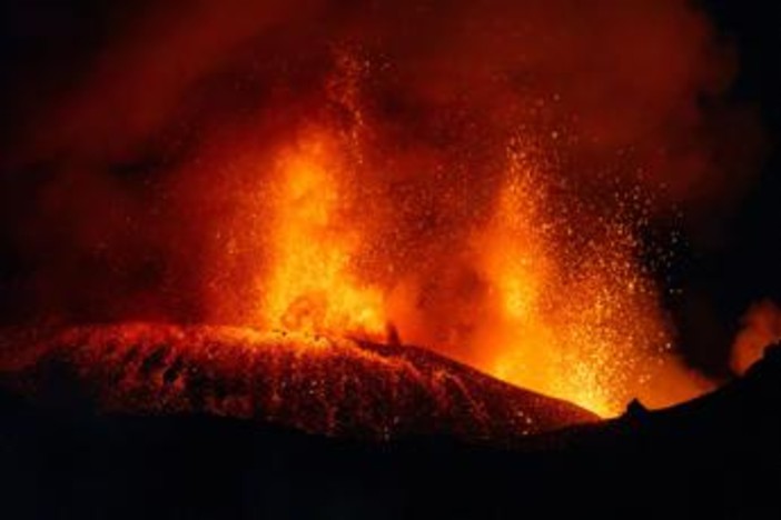 Etna, riapre l'aeroporto di Catania