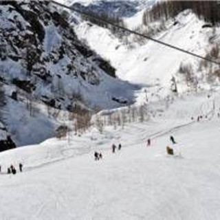 Incidente in funivia a Macugnaga, 2 feriti e 100 bloccati a monte Incidente in funivia a Macugnaga, 2 feriti e 100 bloccati a monte