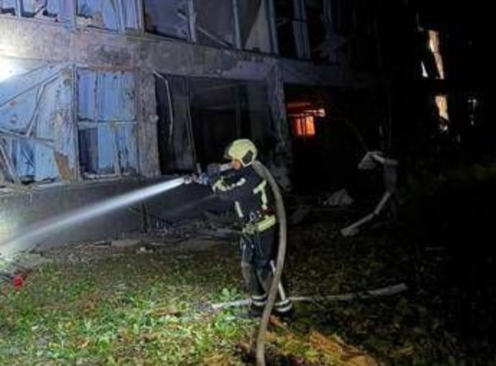 Ucraina, Kiev sotto attacco: diversi feriti. Drone uccide comandante russo Ucraina, Kiev sotto attacco: diversi feriti. Drone uccide comandante russo