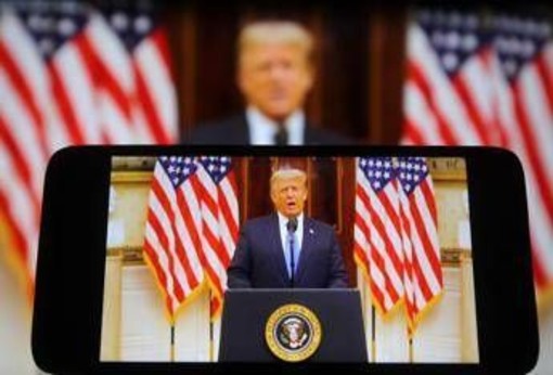 Trump, nuovo affondo contro l'Europa: "Sta andando in una brutta direzione" Trump, nuovo affondo contro l'Europa: "Sta andando in una brutta direzione"