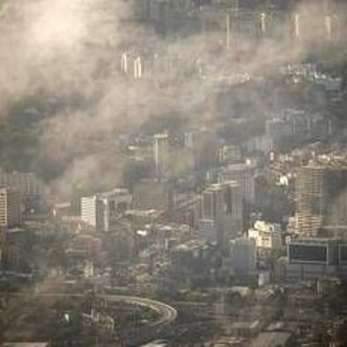 Venezuela, italiana a Caracas sotto choc: "Casa tremava per esplosioni, file infinite ai negozi" Venezuela, italiana a Caracas sotto choc: "Casa tremava per esplosioni, file infinite ai negozi"