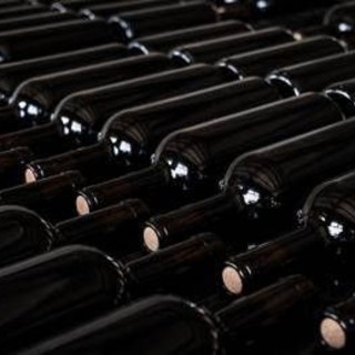 Maxi furto nella cantina Antinori in Toscana, rubate 30mila bottiglie per 5 milioni di euro: caccia alla banda