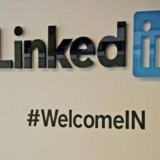 Linkedin, in automatico logo azienda su profilo? Il lavoratore rischia l'illecito