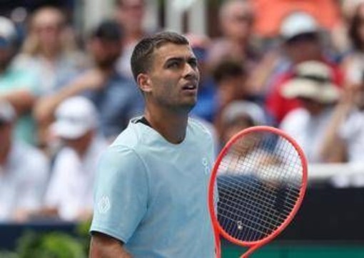 Sinner assente, Cobolli in piena corsa, Djokovic accelera: come cambia la race per le Atp Finals