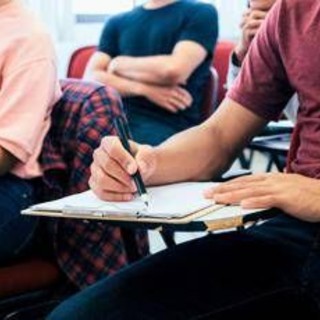 Allarme spritz a colazione, i rischi per gli studenti: "Effetti immediati su cervello" Allarme spritz a colazione, i rischi per gli studenti: "Effetti immediati su cervello"