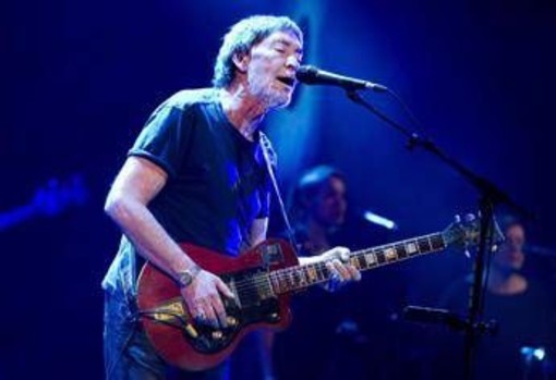 È morto Chris Rea, la voce di 'Driving Home for Christmas' aveva 74 anni È morto Chris Rea, la voce di 'Driving Home for Christmas' aveva 74 anni