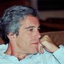 Caso Epstein, Dipartimento Giustizia pubblica oltre 3 milioni di pagine: "Trump ha chiesto trasparenza"