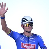 Van der Poel timbra la nona tappa al Tour, Pogacar resta in giallo Van der Poel timbra la nona tappa al Tour, Pogacar resta in giallo