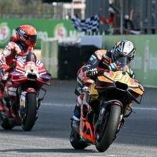 MotoGp, in Thailandia trionfa Acosta: vince gara Sprint davanti a Marc Marquez