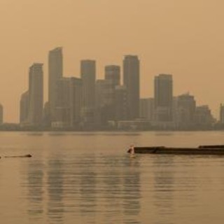 Canada, oltre 200 incendi fuori controllo: fumo 'invade' gli Usa Canada, oltre 200 incendi fuori controllo: fumo 'invade' gli Usa