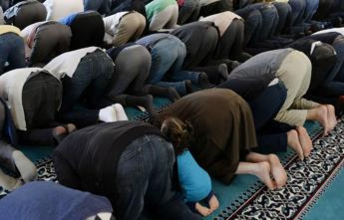 Islam, Lega prepara giro vite: da albo delle moschee a registro degli imam, arriva il reato di prediche radicali