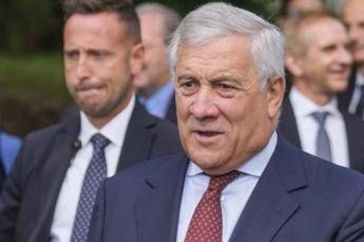 Tajani: "A Gaza non genocidio ma carneficina. Scorta rafforzata? Clima non è buono" Tajani: "A Gaza non genocidio ma carneficina. Scorta rafforzata? Clima non è buono"