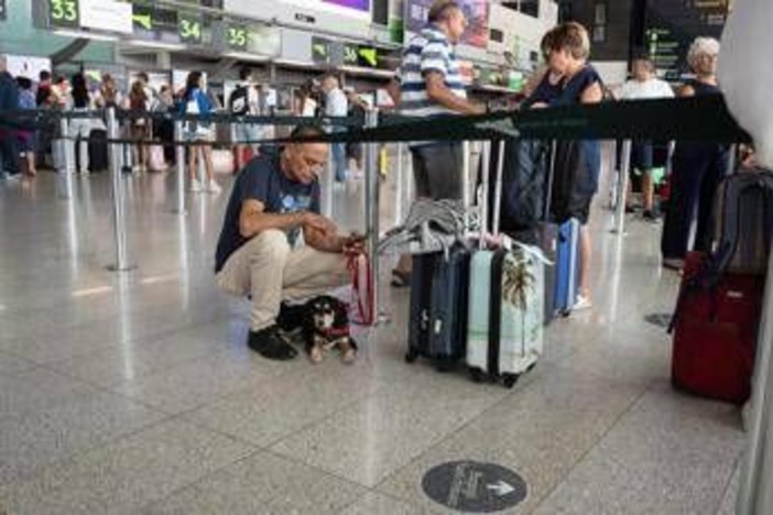 Etna, aeroporto di Catania chiuso: voli sospesi fino alle 12 di lunedì 28 settembre