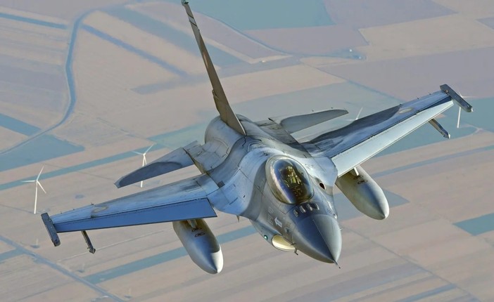 Lituania, caccia italiano della Nato abbatte drone entrato in spazio aereo Lituania, caccia italiano della Nato abbatte drone entrato in spazio aereo