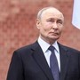 Putin compie 74 anni: dal trattore al coccodrillo, ecco i regali più assurdi ricevuti Putin compie 74 anni: dal trattore al coccodrillo, ecco i regali più assurdi ricevuti