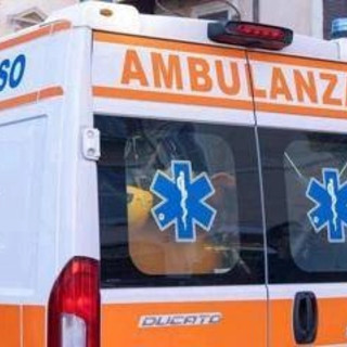 Incidente sul lavoro nel Napoletano, operaio cade durante scarico merce e muore