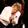 Rod Stewart, malore nel concerto e maschera per l'ossigeno sul palco Rod Stewart, malore nel concerto e maschera per l'ossigeno sul palco