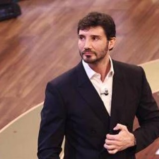 Sanremo, il passaggio di testimone per il 2027: l'investitura di Conti a De Martino oggi in diretta