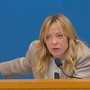 Meloni, domanda sulle tasse: "Quando pensate di farlo?". E lei risponde 'furiosa'