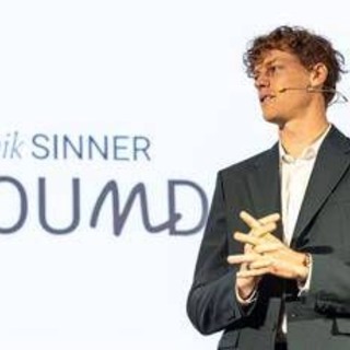 Sinner presenta la sua Fondazione: "Io fortunato, voglio dare qualcosa indietro. Obiettivo Finals" Sinner presenta la sua Fondazione: "Io fortunato, voglio dare qualcosa indietro. Obiettivo Finals"
