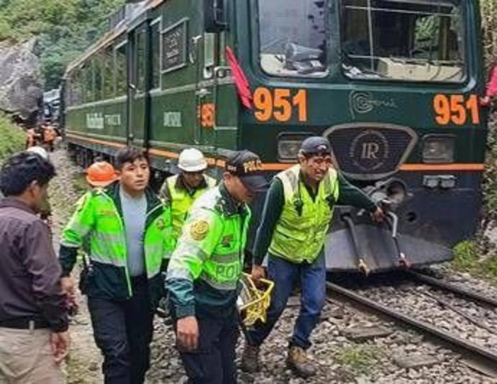 Perù, scontro tra treni diretti a Machu Picchu: almeno un morto Perù, scontro tra treni diretti a Machu Picchu: almeno un morto