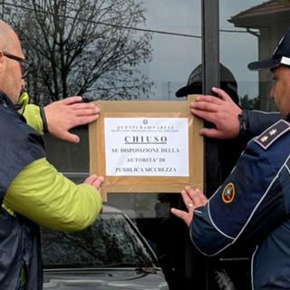 Pregiudicati e droga, la Questura chiude per dieci giorni un barber shop di Caronno Pertusella Pregiudicati e droga, la Questura chiude per dieci giorni un barber shop di Caronno Pertusella