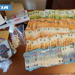 La droga e il denaro sequestrati