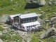 Il Rifugio Zamboni Zappa, a 2.070 metri in alta Valle Anzasca, sotto la parete est del Monte Rosa: raggiunto dall'amata Macugnaga anche da molti turisti della nostra provincia