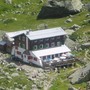 Il Rifugio Zamboni Zappa, a 2.070 metri in alta Valle Anzasca, sotto la parete est del Monte Rosa: raggiunto dall'amata Macugnaga anche da molti turisti della nostra provincia